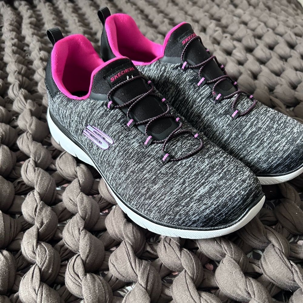 Sketchers Women's Memory Foam Size 10 Shoe